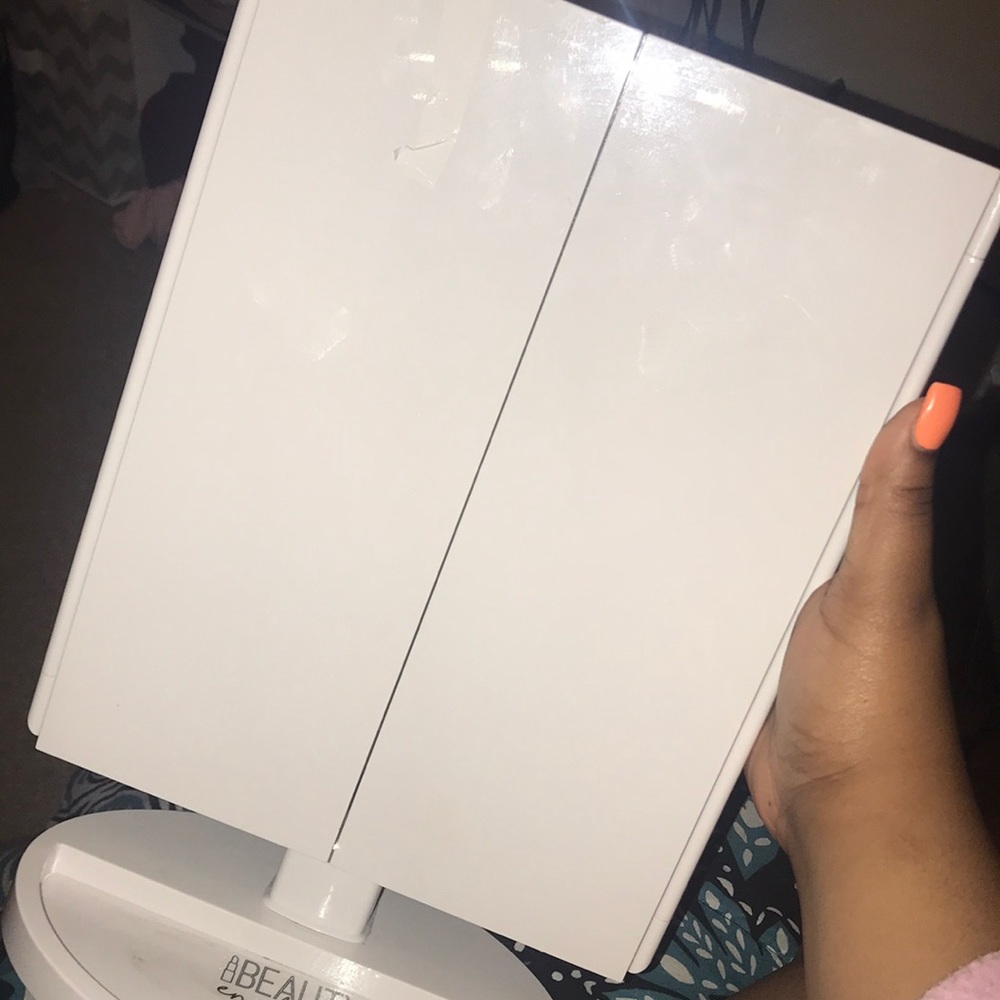 Touch Screen Make Up Mirror 🤩